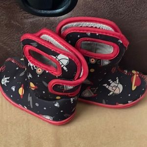 Baby bogs size 4